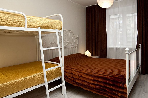 Аврора на Вайнера - Стандарт с одной двухспальной и одной двухъярусной кроватью - В номере