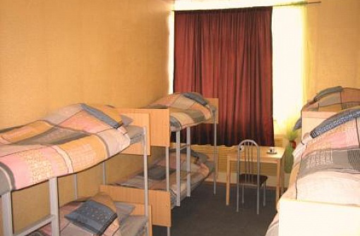Аррива - Кровать в восьмиместном номере  - хостел Аррива восьмиместный номер
